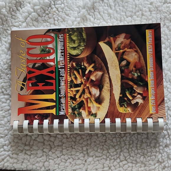 Cookbooks A taste of Mexico & Taste of home Slow cooker classics - Picture 2 of 5